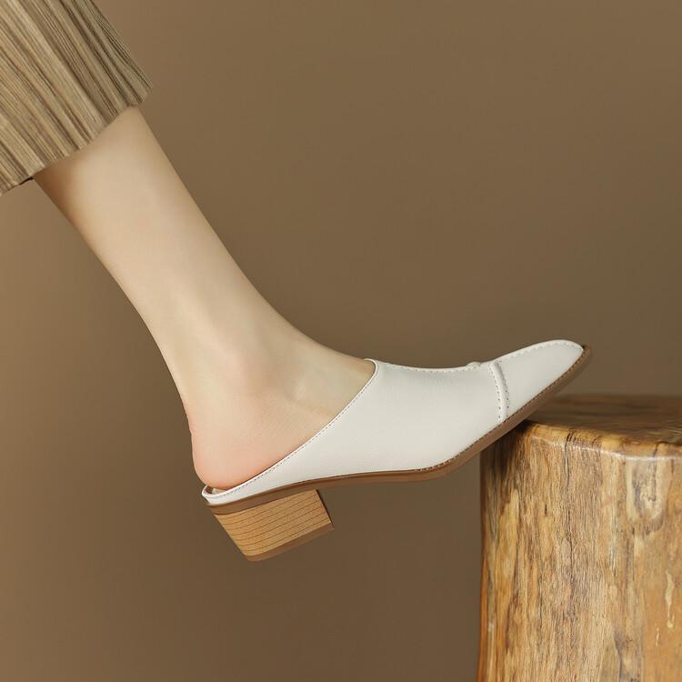 Летом 2025 года новые женские полушлепанцы с закрытым носком на среднем толстом каблуке, нескользящие, бежевые, белые, темпераментные, универсальные сандалии