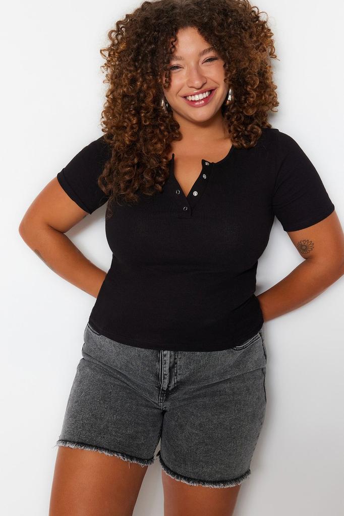 Women's Style Plus Size Blouse Black U-Neck Snap Crop Knitted Blouse