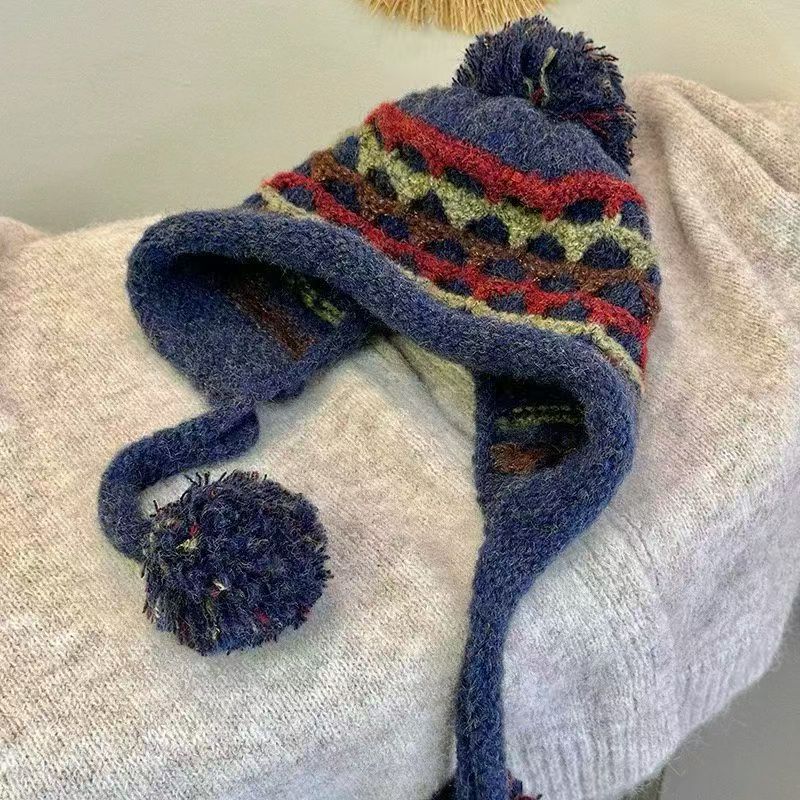 Cute wool mixed-color knitted hat women's autumn and winter twist straps, ear protectors, small face, thickened warm pullover hat, hairball