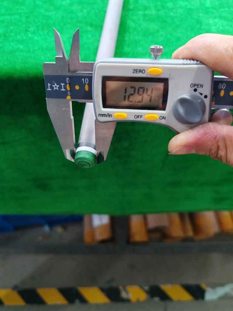 KHEALING Billiard Cue Carbon T 700 Carbon Fiber Bobbin Rod Grip 58 Inch Multilayer Pork Skin Head XTC Tip Point Billiard Supplies Joint Handmade