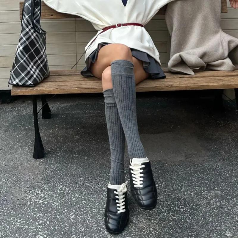 2025 Женские черные повседневные кроссовки в футбольном стиле, балетки, шикарные шнурки, удобная обувь для ходьбы, женские кроссовки высокого качества