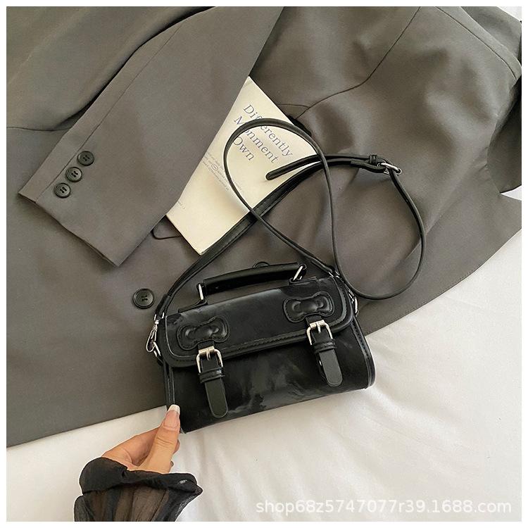 Корейская версия ins повседневная сумка Кембридж для девушки 2025 новая нишевая в иностранном стиле универсальная сумка-подушка для ношения в руках сумка через плечо для通勤