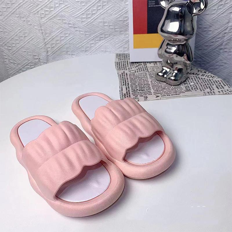 Женские тапочки, которые можно носить дома и принимать душ летом. Легкий, удобный и нескользящий. Студенческие тапочки одной линии