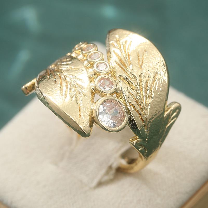 Dazzling Inlaid White CZ Women's Ring Trendy Gold Color Geometry Daily Wear Party Jewelry Anniversary Gift