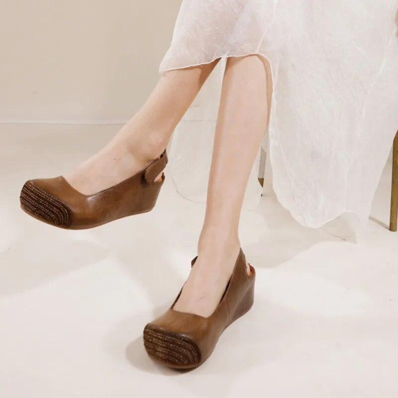 Johnature Сандалии на танкетке из натуральной кожи в стиле ретро. Удобная женская обувь с круглым носком на мягкой подошве.