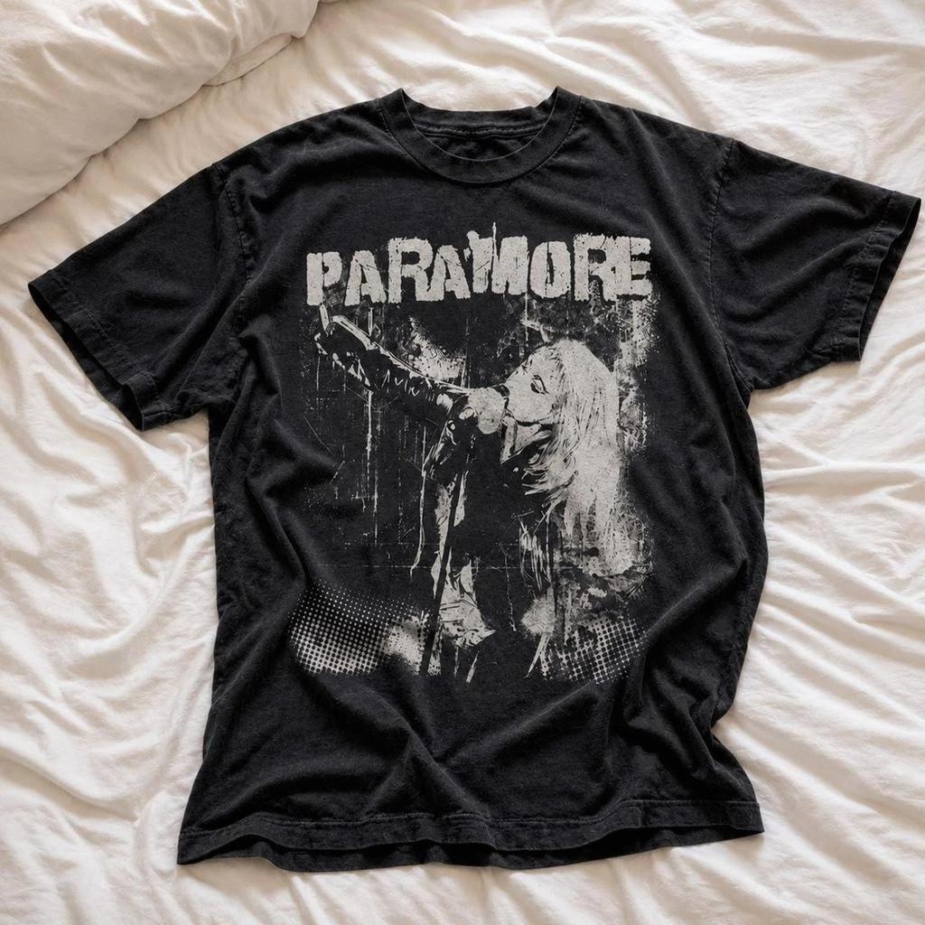 Черная футболка группы Paramore TTV с белым принтом человека с длинными волосами