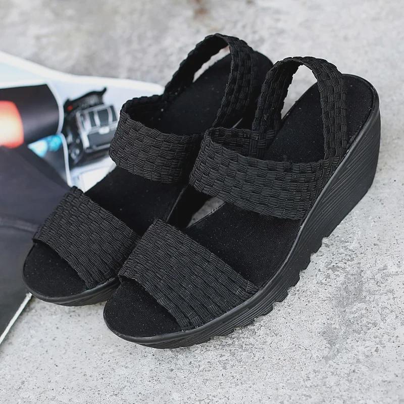 Большие легкие плетеные босоножки на танкетке с открытым носком для женщин