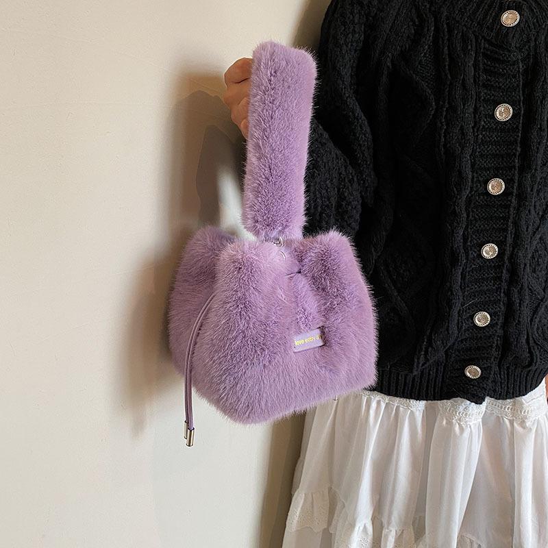 Плюшевая сумка женская 2025 новая осень и зима нишевая легкая роскошь высокий класс ручная сумка плечевая кроссбоди сумка-ведро