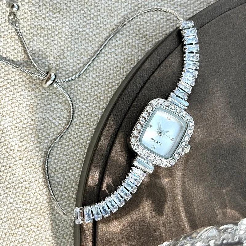 Женский инкрустированный цирконами гибкий браслет-пуловер с квадратным корпусом из сплава с бриллиантами, шкала с кристаллами, простой циферблат, кварцевые часы