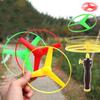 Уличные игрушки Пропеллер Вертолет Уличные игрушки Летающий спин-топ натянуть веревку Летающий НЛО Детские игрушки