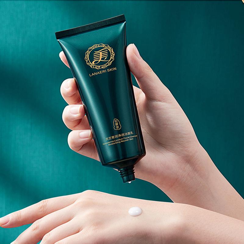 Роскошный увлажняющий набор из десяти предметов. Набор увлажняющих гладких консилеров для ухода за кожей.