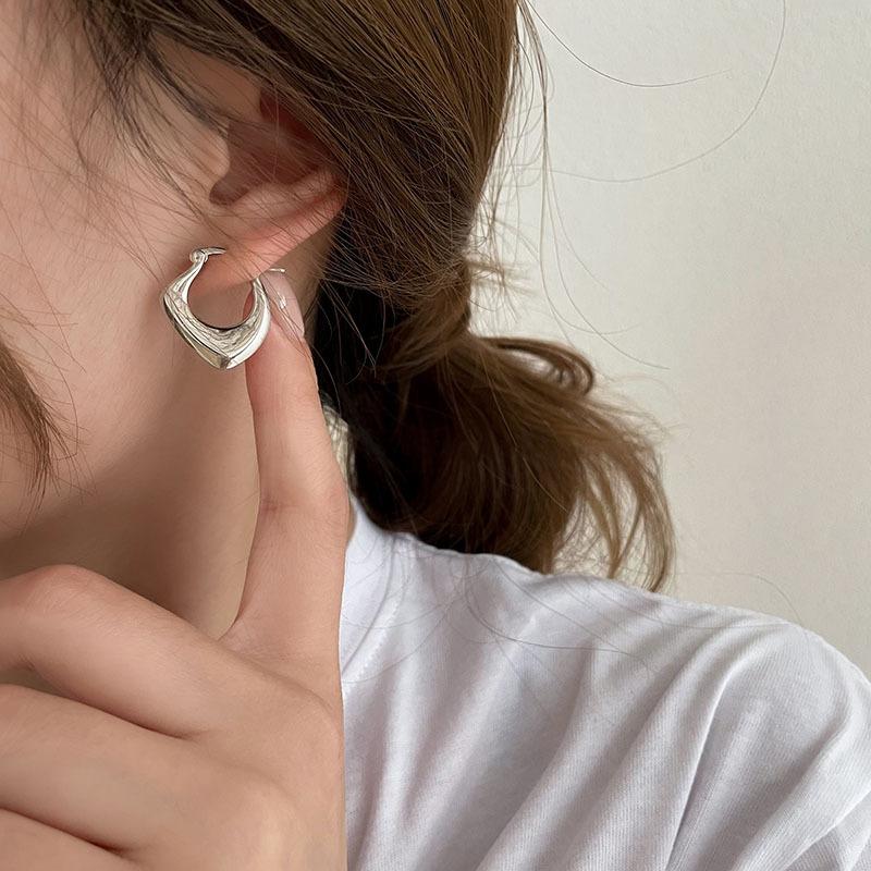 Ретро Геометрические Металлические Серьги Женские Нишевый Дизайн Чувство Уникальности Любовь Ушная Пряжка Тренд Серьги-Гвоздики