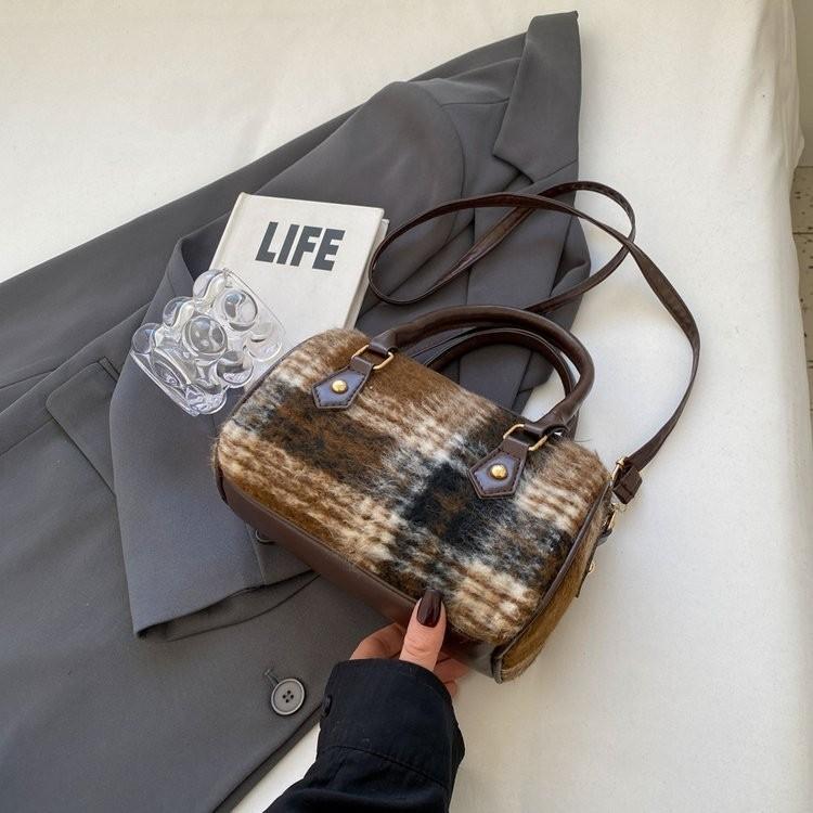 Stylish Large Capacity Plaid Shoulder Tote Bag For Women With Vintage Charm In Green