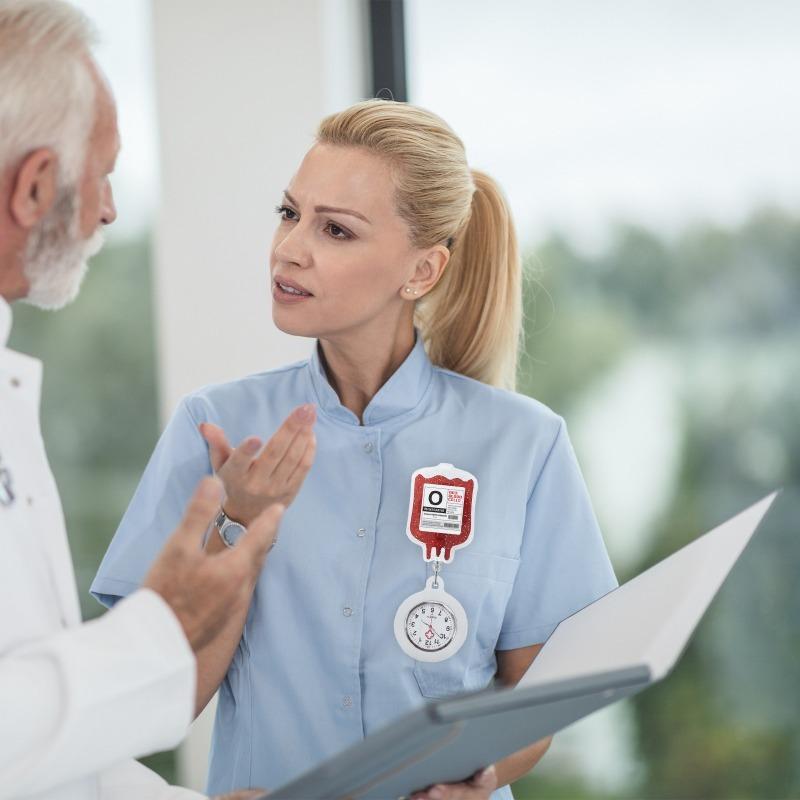 Катушка для бейджа с часами, Креативный медицинский дизайн в виде капельницы и группы крови, Забавный выдвижной держатель для ID-карты на шнурке для работников здравоохранения