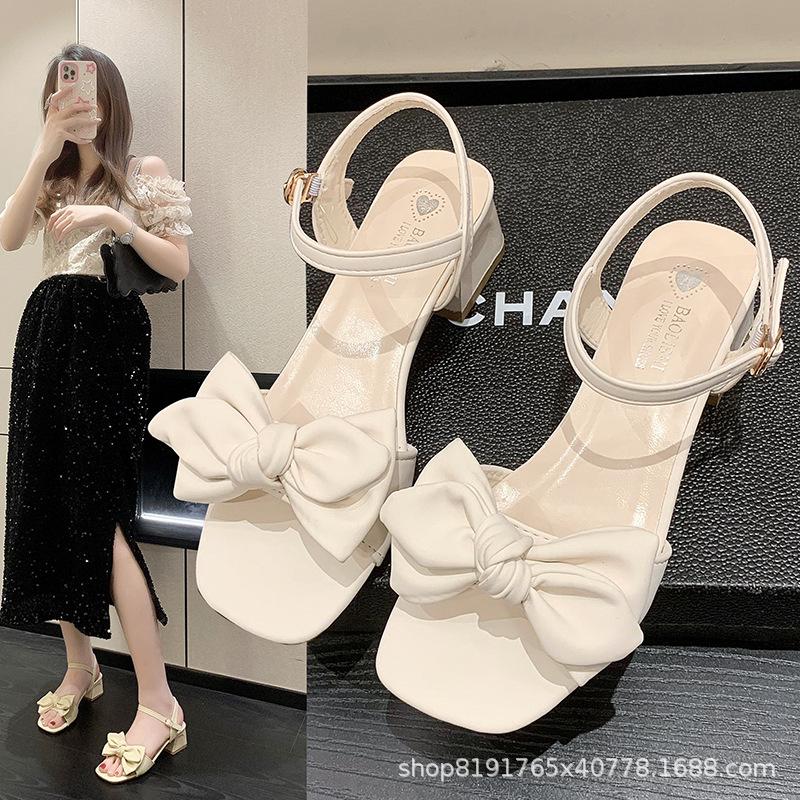 Slippers Women's Summer Outer Wear Medium Heel Fashion 2025 New Transparent Thick Heel Crystal Large Size 34-39 One-word Drag Tide