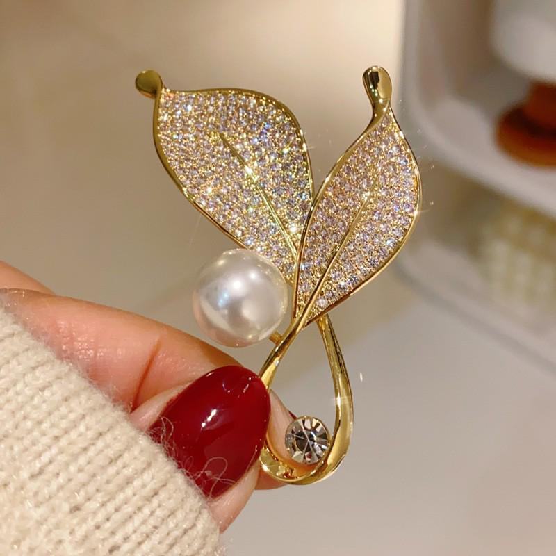 Изысканная брошь с розмариновым жемчугом 2024 года — элегантная брошь для защиты от воздействия окружающей среды для женщин в стиле с тонким ароматом