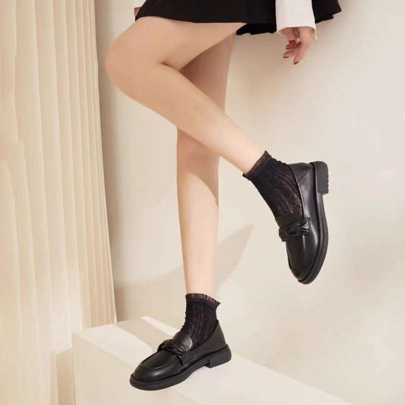 Британские маленькие кожаные туфли женские 2025 весна и лето новая мягкая кожа одинарные туфли низкий каблук универсальные лоферы слипоны повседневные женские