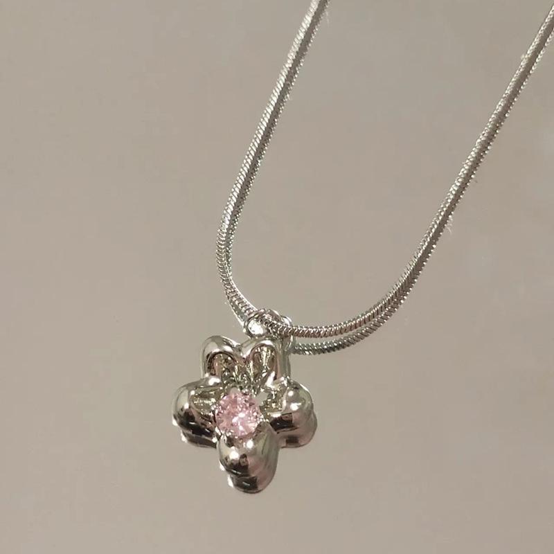 Цветочное ожерелье Женское Tide Light Роскошный нишевый дизайн Sense Слегка инкрустированная цирконием ключичная цепочка