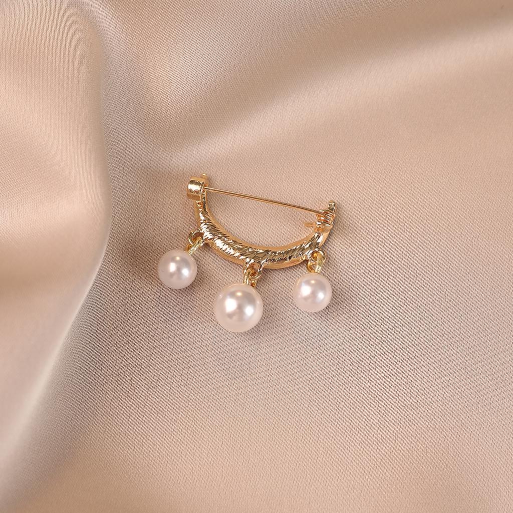 Маленькая брошь «Жемчужная луна», брошь со сплавом и антибликовой застежкой, высококлассная и легкая роскошная булавка для аксессуаров для одежды