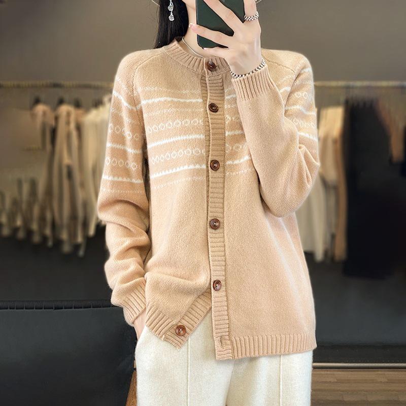Women's 100% Wool Jacquard Round Neck Cardigan – Soft, Warm, and Stylish Autumn/Winter Sweater Coat
