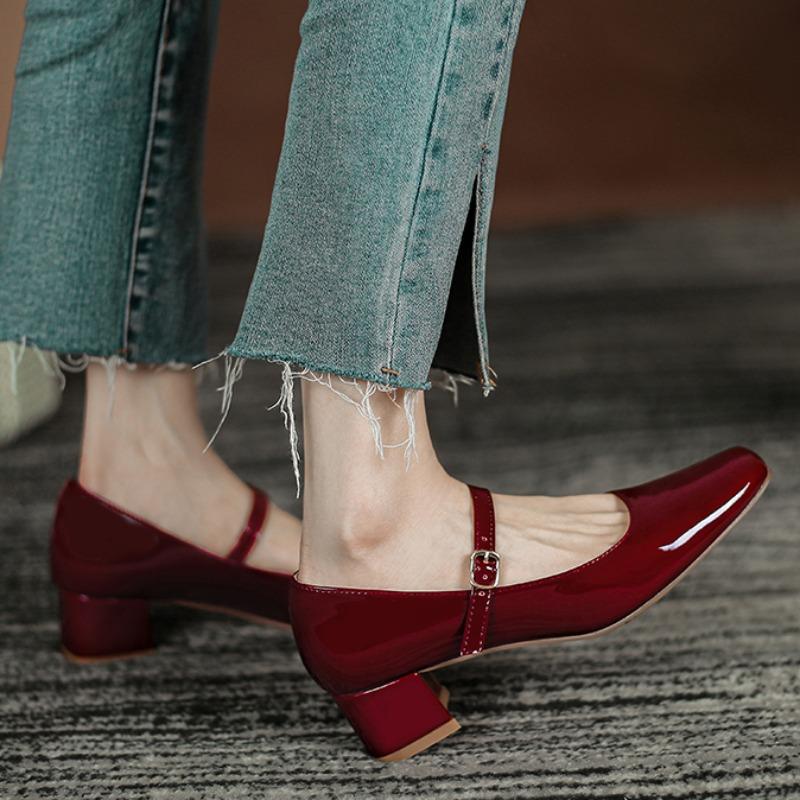Женская обувь 2024 года, горячая распродажа, однотонные женские туфли-лодочки с пряжкой, осенние туфли Мэри Джейн с квадратным носком, массивные туфли с неглубоким горлом