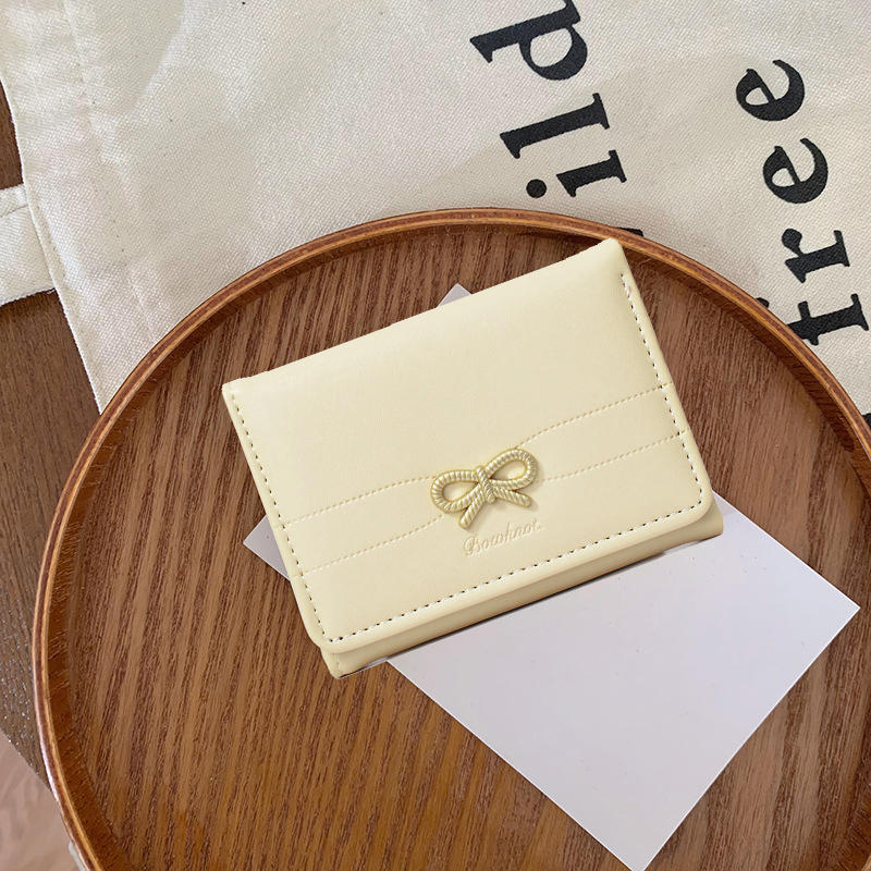 Женский милый модный короткий кошелек с эстетичным маленьким бантом, держатель для кредитных карт, кошелек для монет с окошком для удостоверения личности