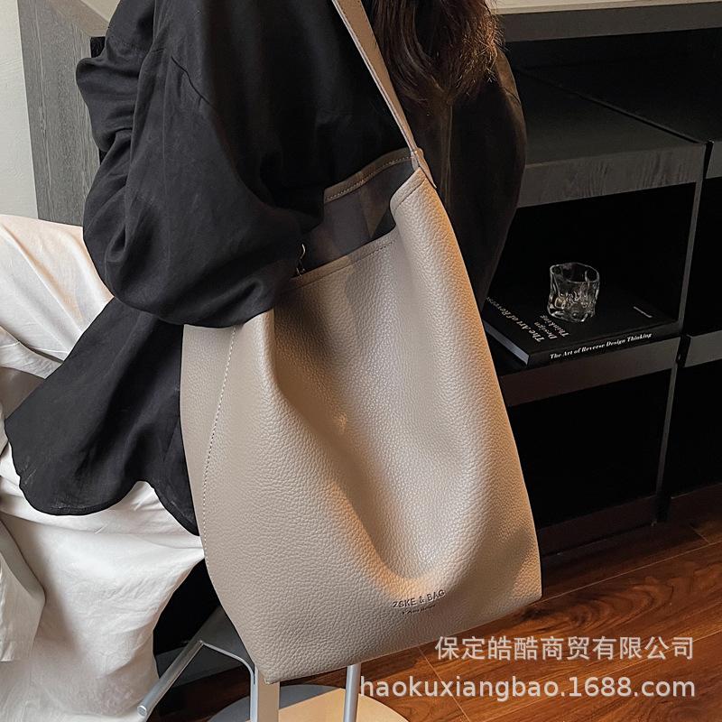 Bucket Bag Women's 2025 New Retro Large-capacity Simple Messenger Bag Popular Commuter Tote Bag Mother and Child Shoulder Bag