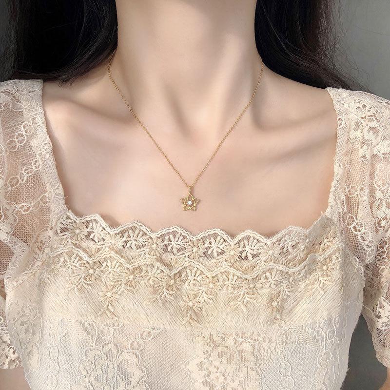 Fresh Five-pointed Star Inlaid Diamond Hollow Necklace with Simple and Versatile Collarbone Chain Student Trend