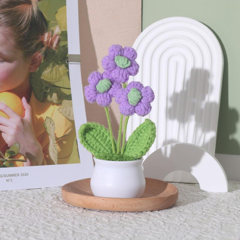 Вязаное вручную шерстяное маленькое растение в горшке с тремя цветами, украшение для рабочего стола, подарок