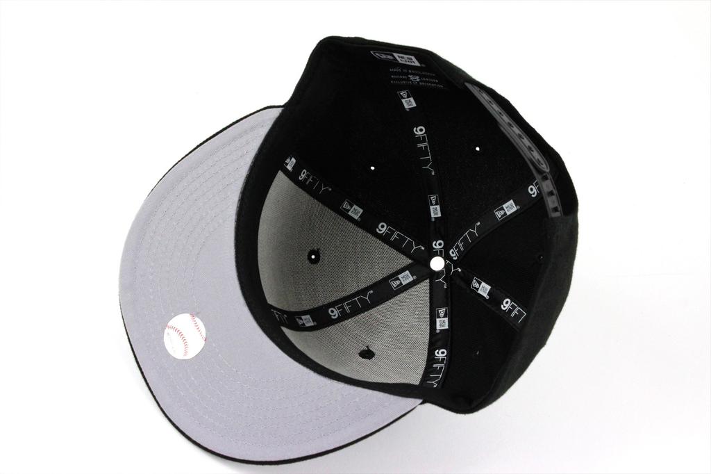 Кепка Snapback New Era MLB 9FIFTY ЧЕРНО-БЕЛАЯ Американская лига Бостон Ред Сокс &