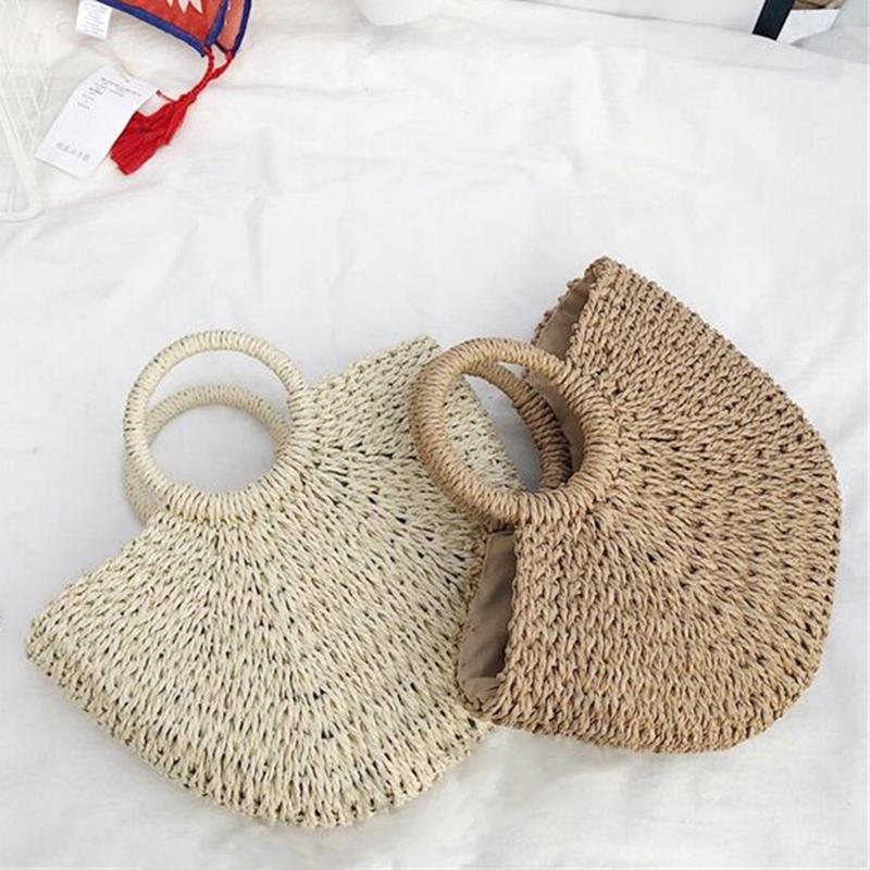 Женская полукруглая сумка из соломы