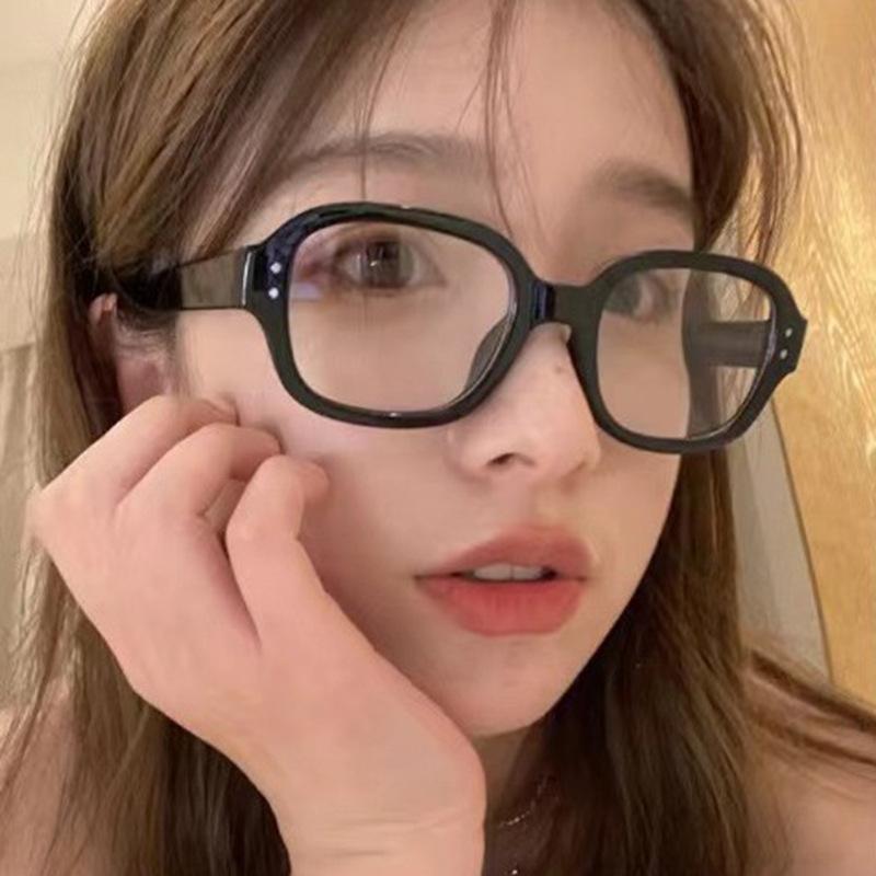 Women's Glasses Anti-Blue Light Fashion Personality Retro Artistic Modern Street Shooting Travel Commuter Rectangular Plain Glasses