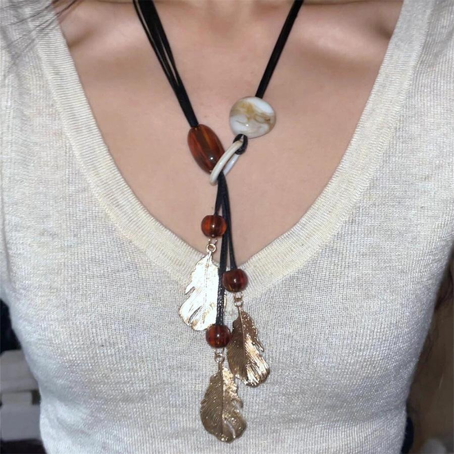 Resin Leaf Pendant, Fringed Necklace, Retro Ethnic Temperament, Sweater Chain, Niche Personality, High-end Jewelry, Women