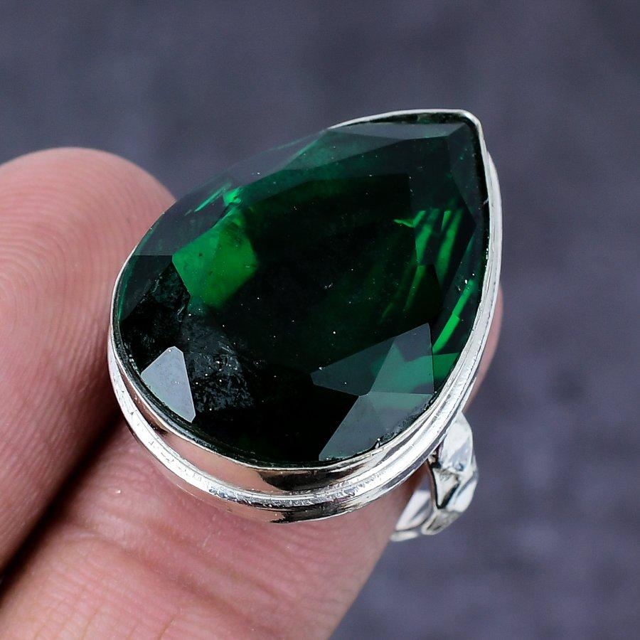 Кольцо из серебра 925 пробы с хромдиопсидом, размер 8, u2l56