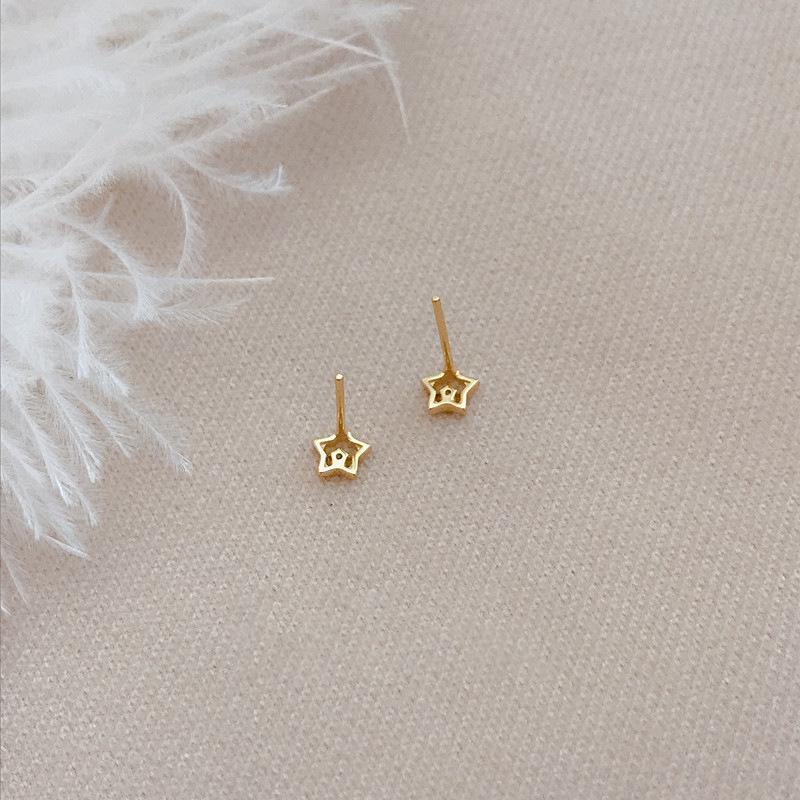 Универсальные мини серьги-пусеты в виде полых звезд: Стерлинговое серебро S925 с золотым покрытием для женщин