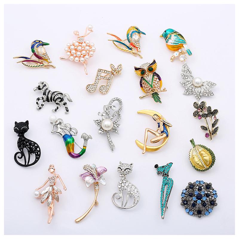 Брошь с инкрустацией из жемчуга и животного - мультяшный стиль, сплав, бижутерия в виде капли масла, для женщин