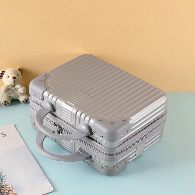 14-дюймовая дорожная косметичка — легкая, вместительная и модная в 2021 году