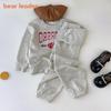 Комплект одежды Bear Leader Autumn для девочек, серый топ с длинными рукавами и вышитыми буквами + однотонные брюки, комплект из двух предметов, повседневная одежда для детей 3-7 лет TZ218