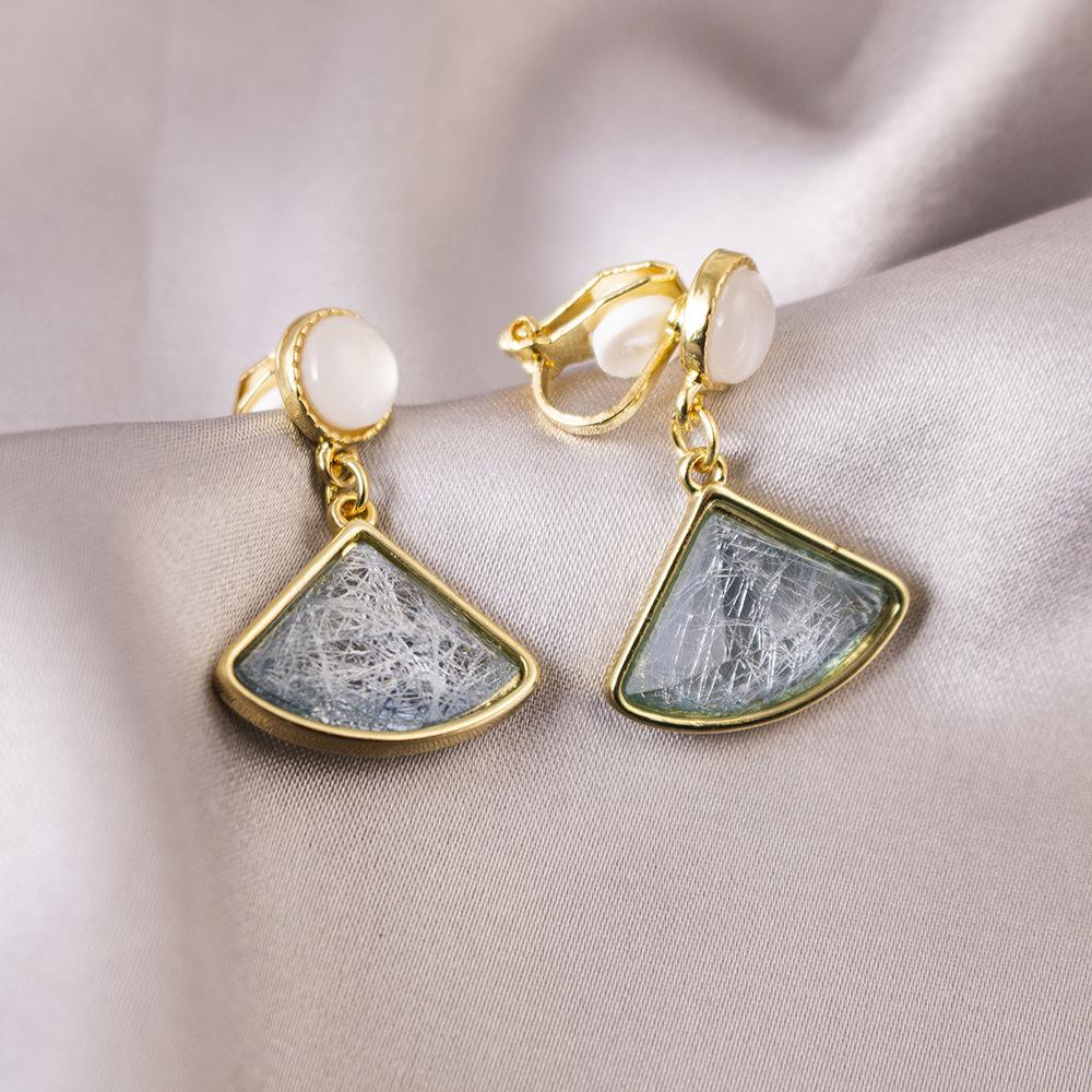 Универсальные легкие роскошные клипсы для ушей без проколов, повседневные высококачественные треугольные клипсы для ушей, универсальные женские серьги