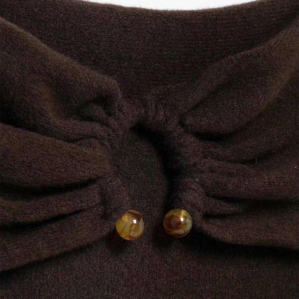 Весна 2025 Женский трикотаж с открытыми плечами и горловиной с подвернутым краем