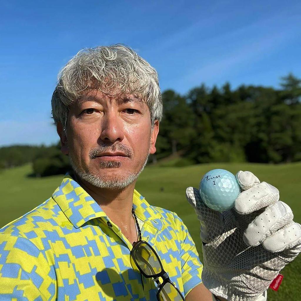 Мяч для гольфа Trust Trust Aurora Не стоит, не кристаллический уретановый реактивный сердечник 4 дюжины Aurora Blue (Аврора) крышка, наружу, летит, сгибается, останавливается,