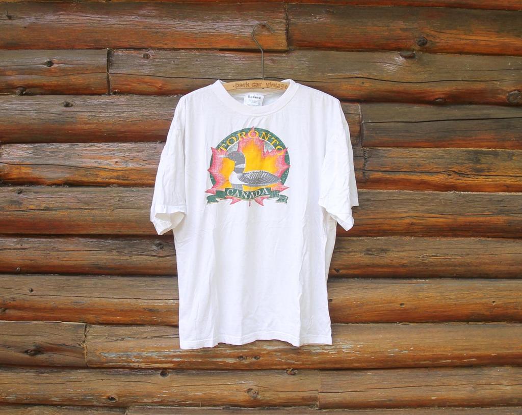 Vintage Toronto Canada Loon with Maple Leaf Souvenir Nature White T-Shirt Adult Size Large