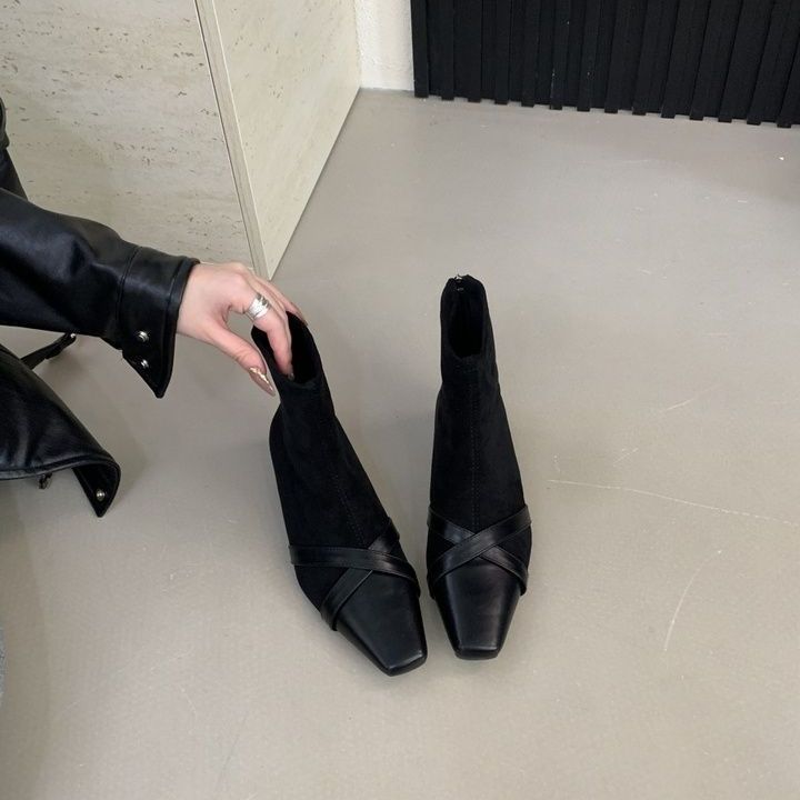 Осенью и зимой 2025 года новые ретро маленькие короткие ботинки для женщин, корейские spice girls показывают стройность, иностранный стиль, квадратный носок, тонкое бу