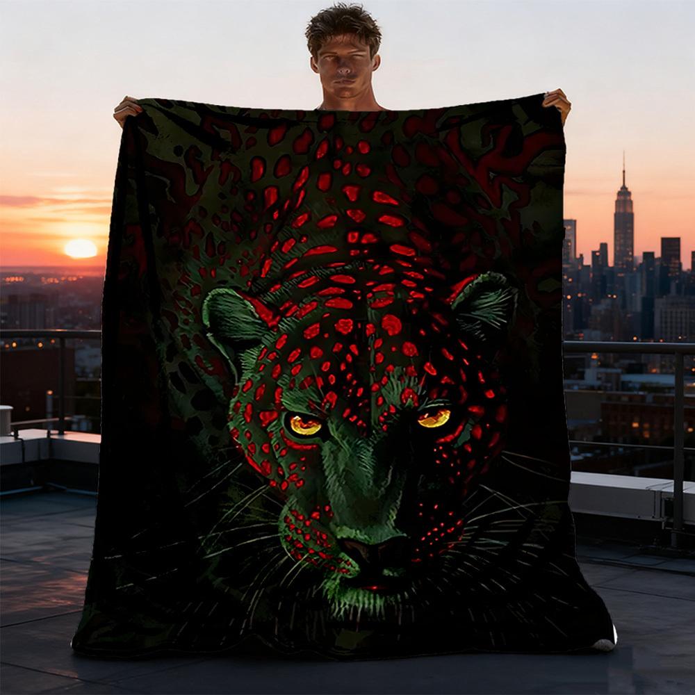 1pc Leopard Print Throw Blanket Polyester Fiber, Lightweight Flannel, Soft & Warm, All Season Use for Outdoor, Camping Digital Print