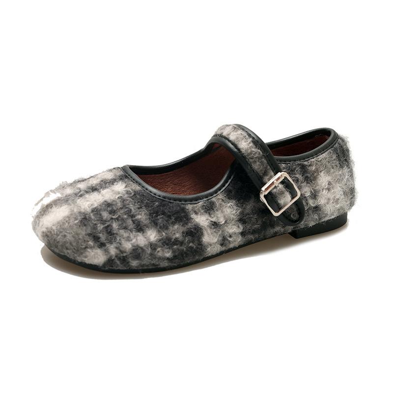 Женская обувь 2024 года, зимняя плоская подошва, французский ретро, круглый носок, плюшевые туфли Мэри Джейн, новые удобные хлопковые туфли с пряжкой