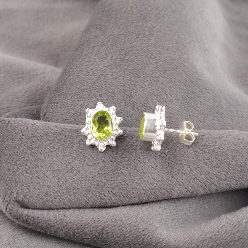 Перидот Драгоценный камень 925 Стерлинговое серебро Ручная работа Ювелирные изделия Пусеты с застежкой-пуссетой 0,54" EE-151-12