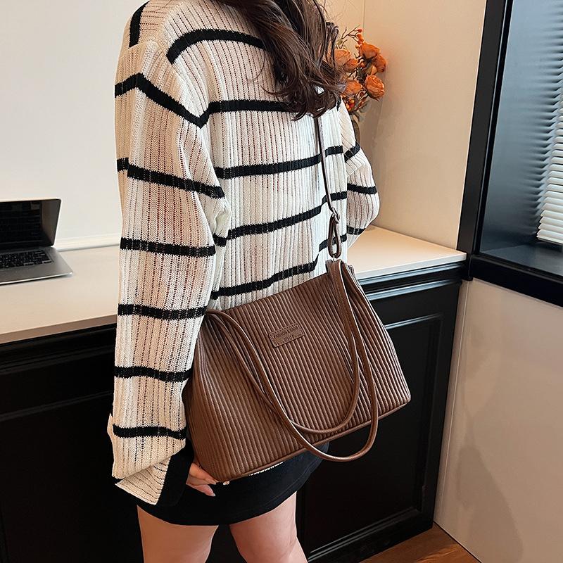 Ретро-сумка из искусственной кожи для женщин, универсальная простая дорожная сумка через плечо, женская плиссированная сумка-тоут, новая