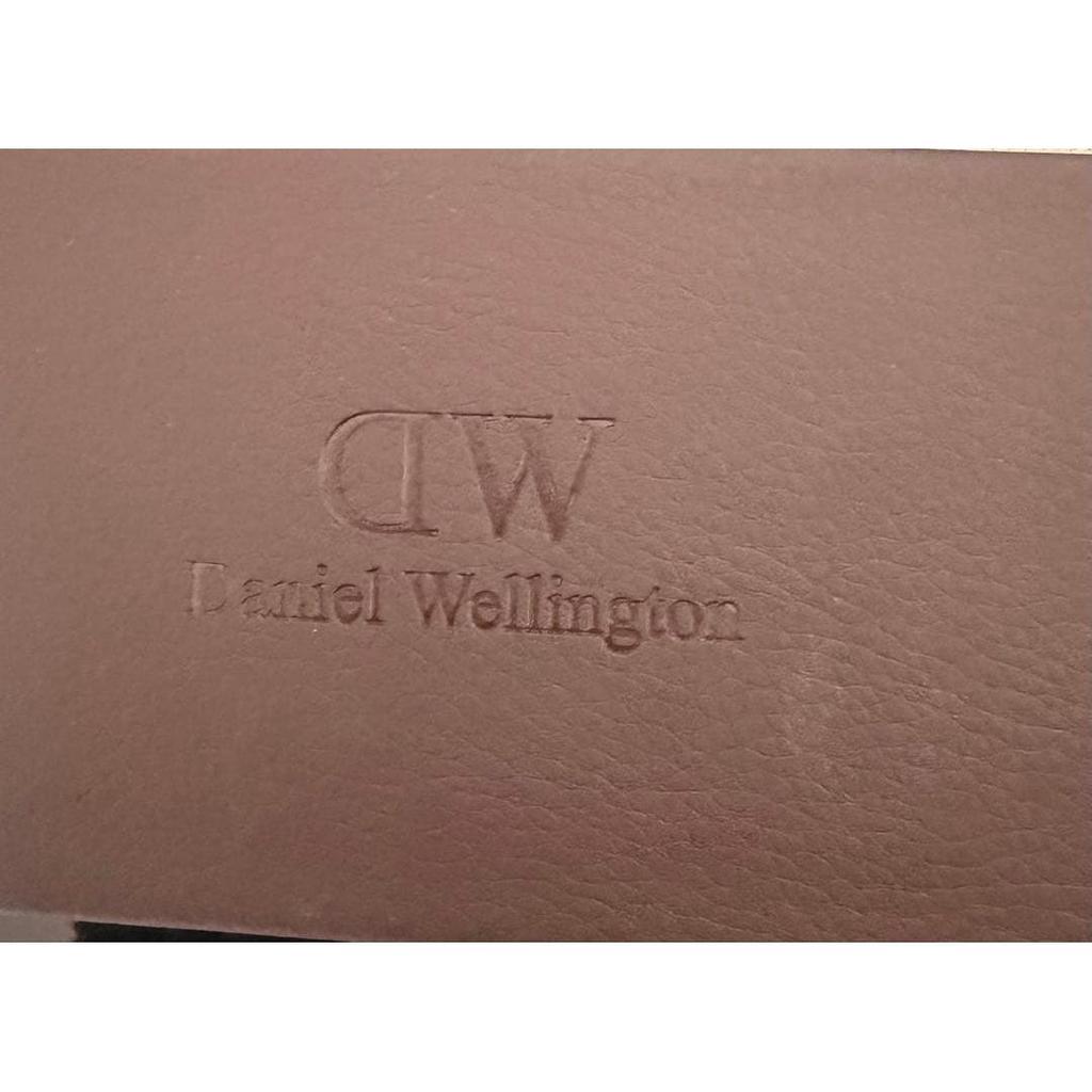 Подержанные часы Daniel Wellington DW00100102