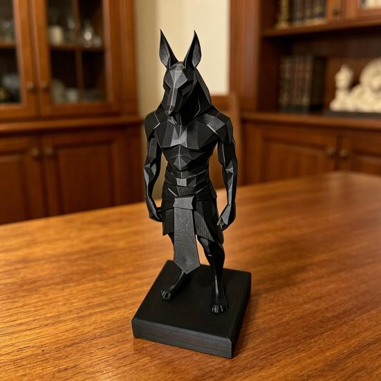 3D-печатная статуэтка Анубиса Настольная скульптура на устойчивом квадратном основании Матовый черный Минималистичный Низкополигональный дизайн для декора дома, офиса, кабинета Подарок