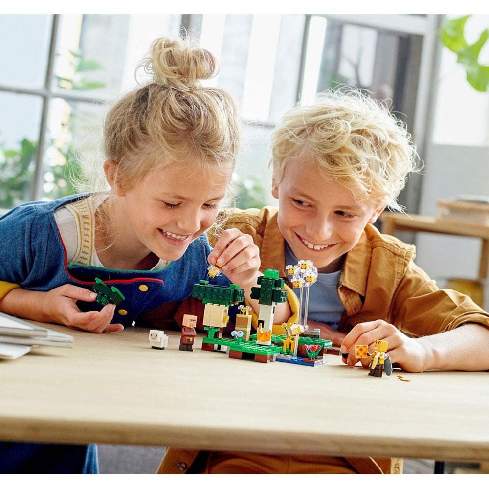 LEGO Minecraft Honey Farm 21165 Toy Block Video Game Animal for Boys and Girls 8 Years Old and Up